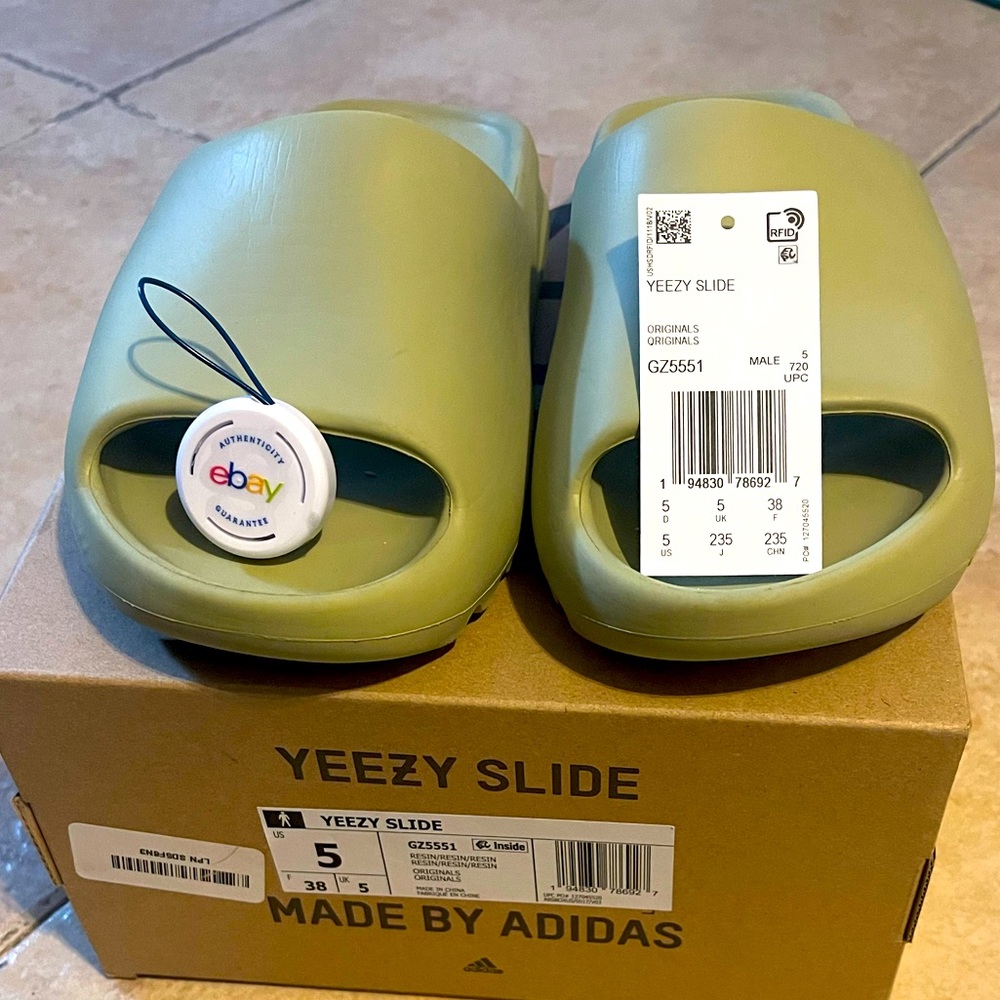 Authentic Kanye west Yeezy (Resin)adidas slides